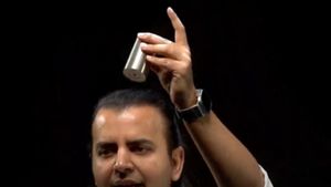 மூக்கு பொடி டப்பா மாதிரி புது பேட்டரியை அறிமுகப்படுத்திய ஓலா! இதுல அப்படி என்ன புதுசா இருக்குது தெரியுமா?