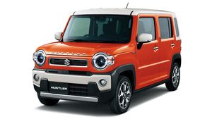 இந்த குட்டி காரோட விலை உண்மையாவே இவ்ளோதானா! எவ்ளோ டிராஃபிக் இருந்தாலும் பைக் மாதிரி பூந்து போயிரலாம்!