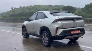 மினி தியேட்டர் அளவுக்கு இருக்கு... டாடா உருவாக்கியுள்ள பிரம்மாண்ட கார்!! இதுக்காகவே இந்த காரை வாங்கலாம்!