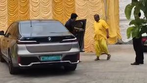 நடிகர் விஜய் வந்த பச்சை நிற நம்பர் பிளேட் கொண்ட சொகுசு கார்!.. தமிழகம் முழுக்க இப்ப இதபத்திதான் பேச்சு!