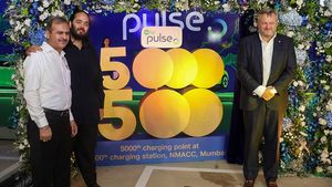 500 ஆவது ஸ்டேஷனையும் திறந்துட்டாரு!.. அப்பாவை போல பணம் சம்பாதிப்பதில் குறிக்கோளா இருக்காரு..