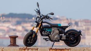 கார் வாங்குற விலைக்கு விற்பனைக்கு வரும் எலெக்ட்ரிக் ஸ்கூட்டர்! நாளைக்கே வாங்க ரெடியாகுங்க!