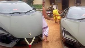 பூஜை போட ஒன்றிற்கு 2 ஐயர்கள்... இந்தியாவிற்கு கப்பலில் வந்திறங்கிய கார்!! விற்பனைக்கு இல்லை - எதுக்கு தெரியுமா