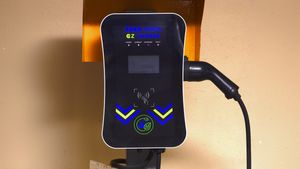 1 லட்சம் பேர் நம்பி பயன்படுத்துறாங்க... எலக்ட்ரிக் வாகனத்தை சார்ஜ் செய்ய ஒன்றை வீட்டில் வாங்கி போடுங்க!!