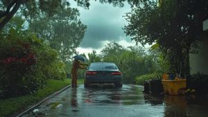 மழைக்காலத்தில் கொஞ்சம் மிஸ் ஆகினாலும் எல்லாமே காலி... காரை எடுக்கும் முன் எல்லாத்தையும் தெரிஞ்சிக்கவும்!!