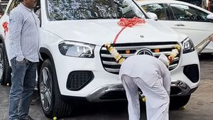 முஸ்லீமா இருந்தாலும் கார் டயருக்கு எலுமிச்சம் பழம்லாம் வெச்சு பூஜை போட்டது அவரா! இதுக்குலாம் பெரிய மனசு வேணும்