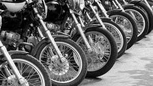 டயர்ல இதை மாத்துனா போதும் மைலேஜ் சும்மா பிச்சுக்கிட்டு கிடைக்கும்! பெட்ரோல் கம்மியா குடிக்கும்!