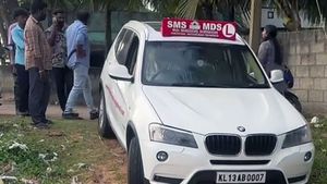 கேரளா கேரளாதான்யா! எவ்ளோ செலவு ஆனாலும் பரவால இவங்க கிட்ட சேந்தே ஆகணும்! சொல்லி தர்ற விதமே ஒரு ரகமா இருக்கு!