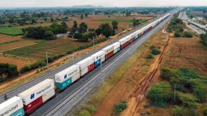 ரெண்டு மாடி ரயில் வரப்போகுது! இப்படி ஒரு ஐடியா யாருக்கே ஈஸியா வராது!