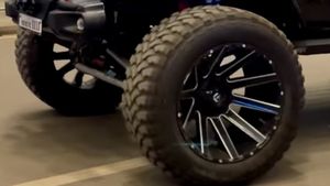 கார்ல பெரிய டயர்களை மாட்டி ஓட்டினால் இவ்ளோ பிரச்னைகள் வருமா! பந்தா காட்ட நெனச்சா பொழப்பு சிரிச்சிரும்!