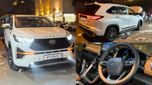 டொயோட்டா கார் என்று எத்தனை பேர் ஏமாற போறாங்களோ! பழைய கார் அடையாளம் ஒன்னு கூட இல்ல!!