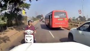 மனசுல கோஹ்லினு நெனப்பு! ராங் சைடில் வந்த பெண்ணுக்கு பாடம் புகட்டிய டிரைவர்! வீடியோ வெளிய வந்து மானமே போகுது!