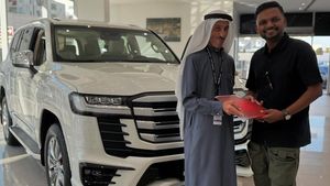 பேச்சு திறனால் விலை உயர்ந்த சொகுசு காரை வாங்கிய கேரள இளைஞர்.. இவ்ளோ காஸ்ட்லியான காரை வாங்கிட்டாரா..