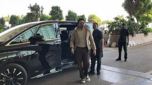 நடிகர்கள் ஆசப்பட்ற டார்லிங்கை கோடிகளை கொட்டி குடுத்து சொந்தமாக்கிய பிரபலம்! இப்ப எங்க போனாலும் டார்லிங்கோடதான்