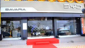 சீன பொருட்களுக்கு தடைனு சொல்றது எல்லாம் சும்மாவா! ஷோரூமுக்கு மேல ஷோரூம் வந்துகிட்டே இருக்கு!