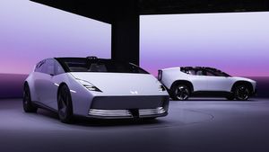 இந்த ரெண்டும் ஹோண்டா கார்கள்னு சொன்னா யாருமே நம்ப மாட்றாங்க.. விற்பனைக்கு வந்தாதான் நம்புவாங்க போல!