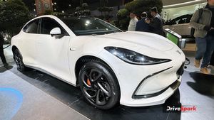 பார்க்கதான் ரெண்டு கார்களும் ஒரே மாதிரி இருக்கும்.. ஆனா வெவ்வேறு பிரிவுகளை சேர்ந்தவை.. புத்திசாலி கார்கள்!