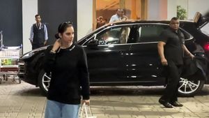 ஒரு காலத்துல இளைஞர்களின் கனவு கன்னியா இருந்தாங்க! ரெண்டரை கோடி ரூபா காரில் வந்து இறங்கியது அவங்களா!