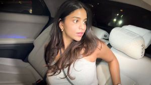 50 லட்ச ரூபா கார்ல போனது அந்த நடிகரின் பொண்ணா! அப்பாக்கு 7,000 கோடி சொத்து இருந்தாலும் சொந்த கால்ல நிக்கறாங்க!