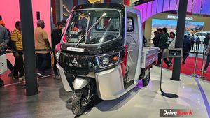 இது 3 சக்கர ஆட்டோனு நெனைச்சி எத்தனை பேர் ஏமாற போறாங்களோ... சீனாக்காரங்களுக்கு கூட இந்த ஐடியா வராது!