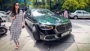 இந்த கால சில்க் சிமிதா வாங்கினால் பென்ஸ் கார்கள் மட்டும்தான் போல! கார்களோட மொத்த மதிப்பை சேர்த்தாலே ரூ.10 கோடி