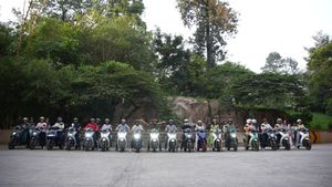 ஒரே குடும்பத்திடம் 20ஸ்கூட்டரா! அனைத்தும் ஒரே பிராண்டுடையதா! ஆக்டிவா கிடையாது.. இத தமிழ்நாட்டுல தயாரிக்கிறாங்க