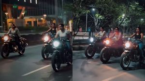 ஹெல்மெட் எங்கேம்மா... முகத்தை காட்டுவதற்காகவே மேக்கப்-அப் போட்டு நடு இரவில் பெண்களின் பைக் ரைடு!