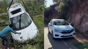 20 அடி பள்ளத்தில் கவிழ்ந்தும் ஓனர் உயிரை காப்பற்றிய ஹோண்டா சிட்டி! நன்றி கடனா என்ன பண்ணாரு தெரியுமா?