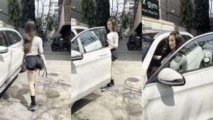 அளவு எடுத்து செதுக்கன மெழுகு சிலை மாதிரி இருக்காங்க! கோடி ரூபாய் காரில் வந்து இளைஞர்களை கிறங்கடித்தது அவங்களா!