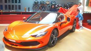 துபாய் ஷேக்குங்களே இந்நேரம் மிரண்டு போயிருப்பாங்க.. இந்தியர் இப்படி ஒரு காரை வாங்கிட்டாரா!