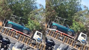 அம்பானிக்காக மேற்கூரையை இழந்த காஸ்ட்லியான கார்.. கூரையை இழந்ததால அது என்ன காருனே தெரியாம போச்சு!