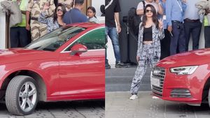 விஜய் கூட ஒரு படம் நடிச்சதுக்கு அப்புறம் ஆளையே காணோம்! கருப்பு ட்ரெஸ், சிகப்பு காருக்கு காரணம் இதுதானா!