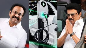 கார்/ பைக் விலை எல்லாம் தாறுமாறா ஏறப்போகுது? நாளை வெளியாகும் தமிழக பட்ஜெட்டில் குண்டு வெடிக்குமா?