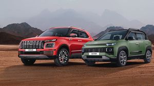 லிட்டருக்கு 20கிமீ மைலேஜ் தரும் காரை வாங்கினால் ரூ.75,000 தள்ளுபடி! கிள்ளி கொடுக்காம அள்ளி கொடுத்த ஹூண்டாய்!