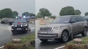 போலீஸ் பாதுகாப்புடன் சாலையை கிழித்துக் கொண்டு சென்ற காஸ்ட்லீ கார்கள்! உள்ளே இருந்தது அவரா?