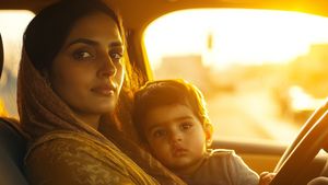 நாடு முழுக்க இந்த மாதிரி ஆட்கள் இருக்காங்க! குழந்தையை பார்த்துக்குற டைம்ல டிரைவிங்கில் நடக்கக்கூடிய தவறுகள்!!