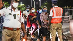 பாதி பேரு காந்தி நேட்டை நீட்டிட்டு எஸ்கேப் ஆகிடுறாங்க! டிராஃபிக் ரூல்ஸ் இன்னும் ஸ்டிரிக்ட் ஆக்கனும்பா!