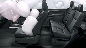 குடும்பத்துடன் பயணிக்க இவ்வளவு கார் வரப்போகுதா? விலை ரொம்ப கம்மி தான் போல!