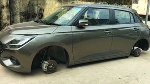 இப்படி ஒரு யோசனை திருடனுக்கு எப்படி வந்திருக்கும்! ரோட்ல நிக்குல கார்லஇதை மட்டும் திருடிட்டு போயிட்டானே!