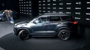 பட்டன தட்டுனா தானா பார்க் ஆகிடும்! இந்த காரின் விலை இவ்வளவு தானா? இதை எதிர்பார்க்கவேயில்லயே!