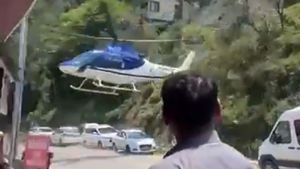 நம்ம ஊர் சாலையில் எதை வேண்டுமானாலும் எதிர்பார்க்கலாம்! காரை நிறுத்திவிட்டு சென்ற டாக்ஸி டிரைவருக்கு தான் செலவு