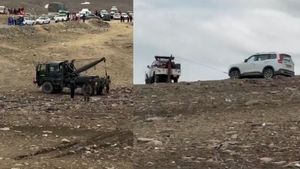 எல்லாத்துக்கும் இராணுவத்தினர் வர மாட்டாங்க... சுற்றுலா வந்த இடத்தில் பல லட்ச ரூபாய் கார்களுக்கு நேர்ந்த கதி!!