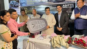 டாடாவின் கோட்டையில் ஓட்டையை போட்ட 2 நிறுவனங்கள்! ஒட்டு மொத்தமா தரைமட்டமாக்க போறாங்க!