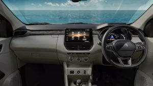 20 கி.மீ மைலேஜ் தரும் 7 பேர் போற கார் இப்ப டீலர்ஷிப்களுக்கு வந்துடுச்சு! நீங்களும் டெஸ்ட் டிரைவ் பண்ணலாம்!