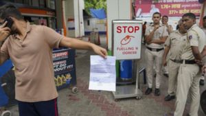 அதிரடியா போட்ட சட்டத்தில் இருந்து பின்வாங்கிய பாஜக அரசு! ரோட்டுல ஒரு பழைய வண்டியும் ஓடாதுனு சொன்னாங்க!!