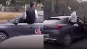 சில லைக்குகளுக்கு ஆசைப்பட்டு மொத்தமா போச்சா... மாருதி காரில் சென்ற ஒருத்தரையும் போலீசார் விடல!!