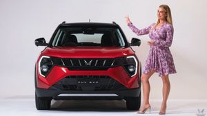 அந்த பிரபல கிரிக்கெட் வீரருக்கு இவ்வளவு பெரிய மகளா? தந்தை-மகள் மஹிந்திராவை ஒருவழி பண்ணாம விட மாட்டாங்க போல!