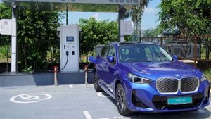 கண்ணை மூடிட்டு இந்த காரை வாங்கி குவிச்சிட்டாங்க! காசு பத்தி கவலையே படல!