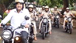 போலீசாருக்கு எம்.எல்.ஏ வாங்கி கொடுத்த பைக்கை பார்த்து மிரண்டு போன இணையவாசிகள்! ரூ.25 லட்சத்தை செலவழிச்சாச்சு!