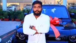 உடற்பயிற்சியாளர் ஆக துவங்கிய வாழ்க்கை... கொஞ்ச வருஷத்துக்கு முன்ன இந்த காரை நெனைச்சி பார்த்திருக்கவே மாட்டார்!